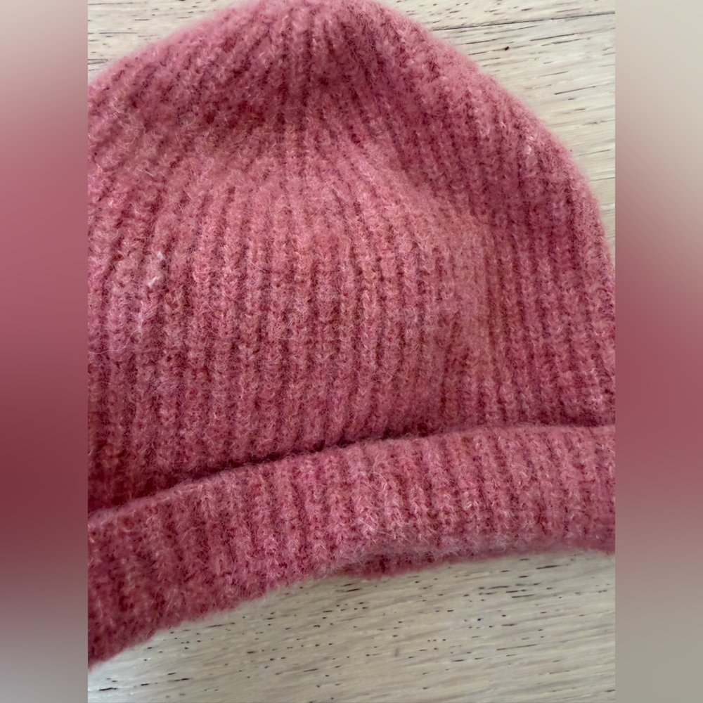 Sezane Paul Beanie in Blush - Picture 6 of 6